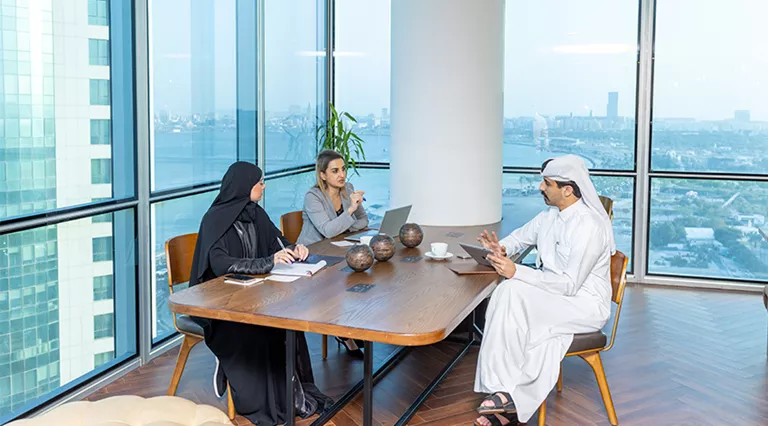 qa-cbq-cw-clients-working-in-coworking-space-with-view-lp-2-20260427-pas.png